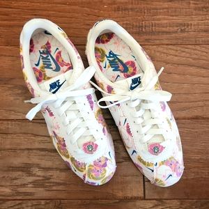 NIKE CLASSIC CORTEZ LX FLORAL SIZE 8. AV1338-100
